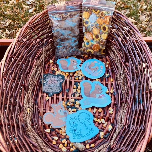 Squirrel/Wildlife Picnic Table Feeder Gift Basket - Picture 3 of 4